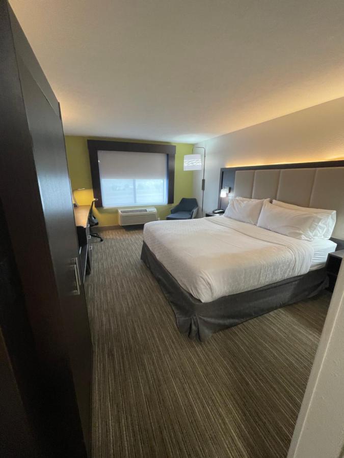 Holiday Inn Express Hotel & Suites Las Vegas By Ihg Exterior photo