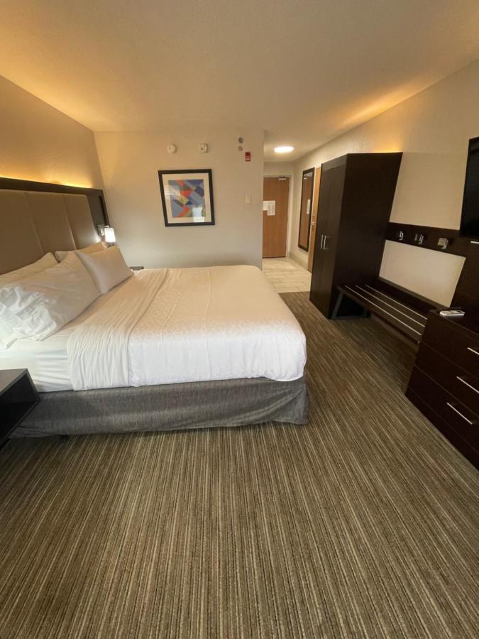 Holiday Inn Express Hotel & Suites Las Vegas By Ihg Exterior photo