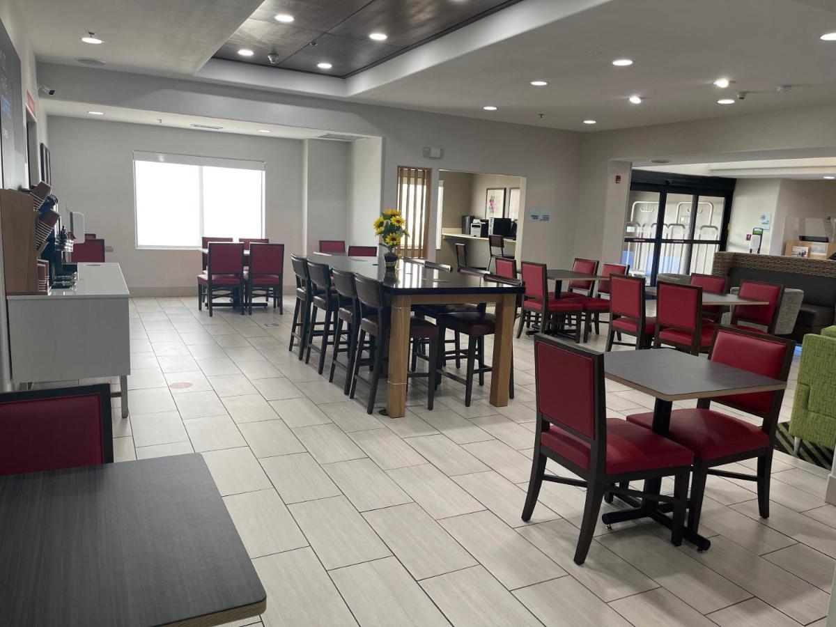 Holiday Inn Express Hotel & Suites Las Vegas By Ihg Exterior photo