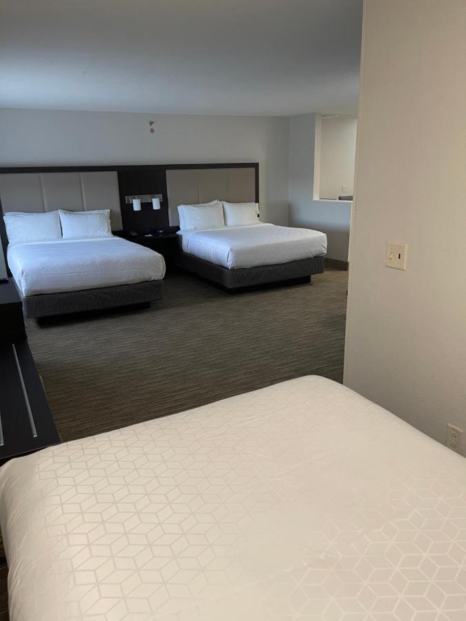 Holiday Inn Express Hotel & Suites Las Vegas By Ihg Exterior photo
