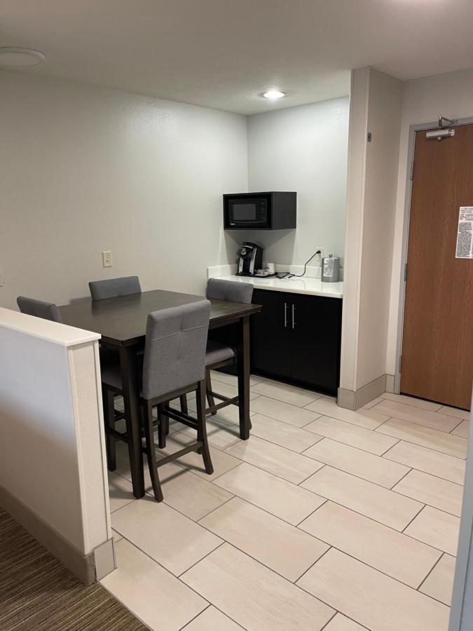 Holiday Inn Express Hotel & Suites Las Vegas By Ihg Exterior photo