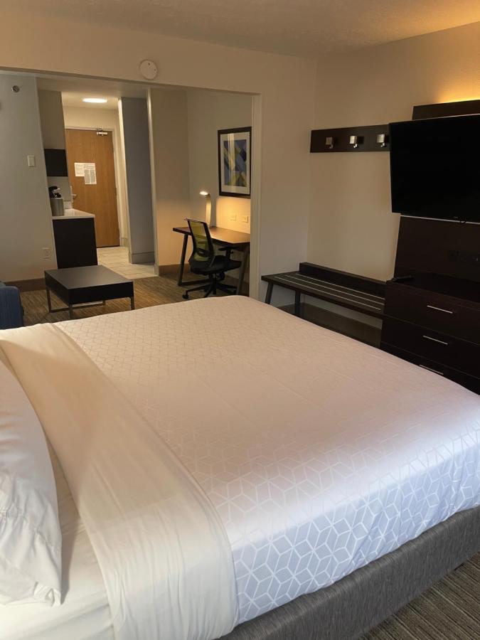 Holiday Inn Express Hotel & Suites Las Vegas By Ihg Exterior photo