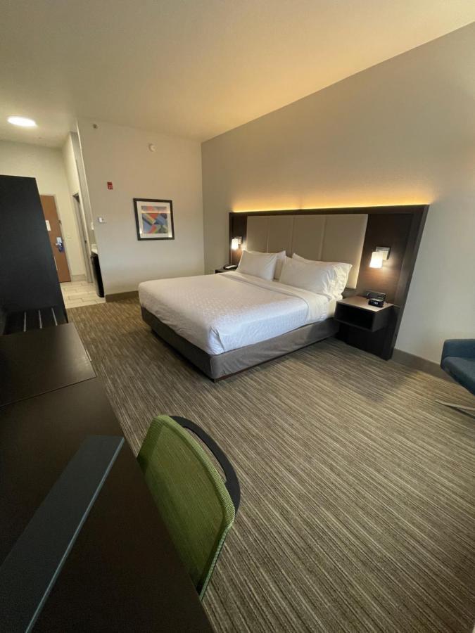 Holiday Inn Express Hotel & Suites Las Vegas By Ihg Exterior photo
