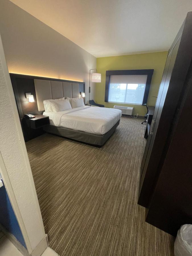 Holiday Inn Express Hotel & Suites Las Vegas By Ihg Exterior photo