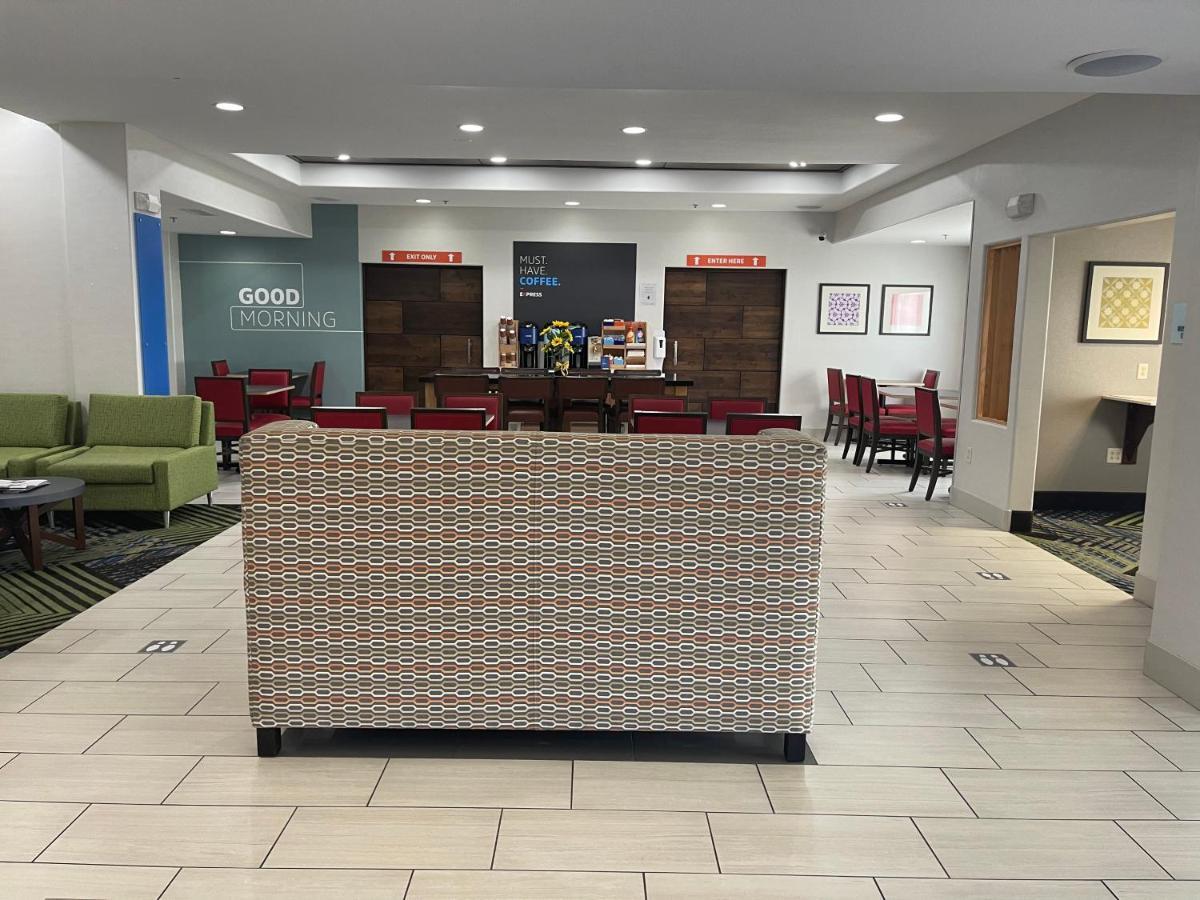 Holiday Inn Express Hotel & Suites Las Vegas By Ihg Exterior photo